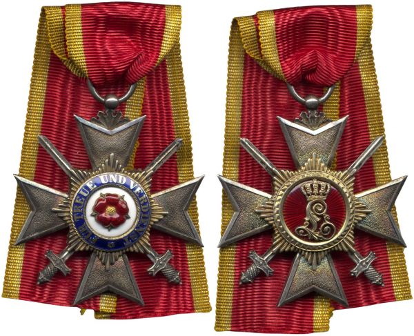 Lippe-Detmold, Hausorden Ehrenkreuz 4. Klasse mit Schwertern (1. Abteilung)