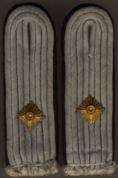 Paar Schulterstücke für einen Oberleutnant der Pioniere (Wehrmacht)