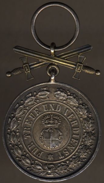 Hohenzollern, Silberne Ehrenmedaille mit Schwertern